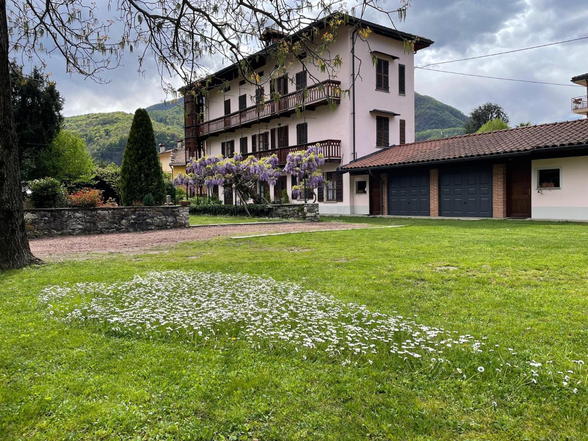Dimora Fiorita Junior My Holiday Home Варалло Экстерьер фото